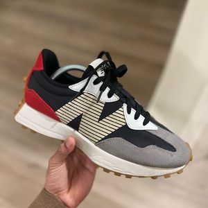 New Balance 327 Size 9.5